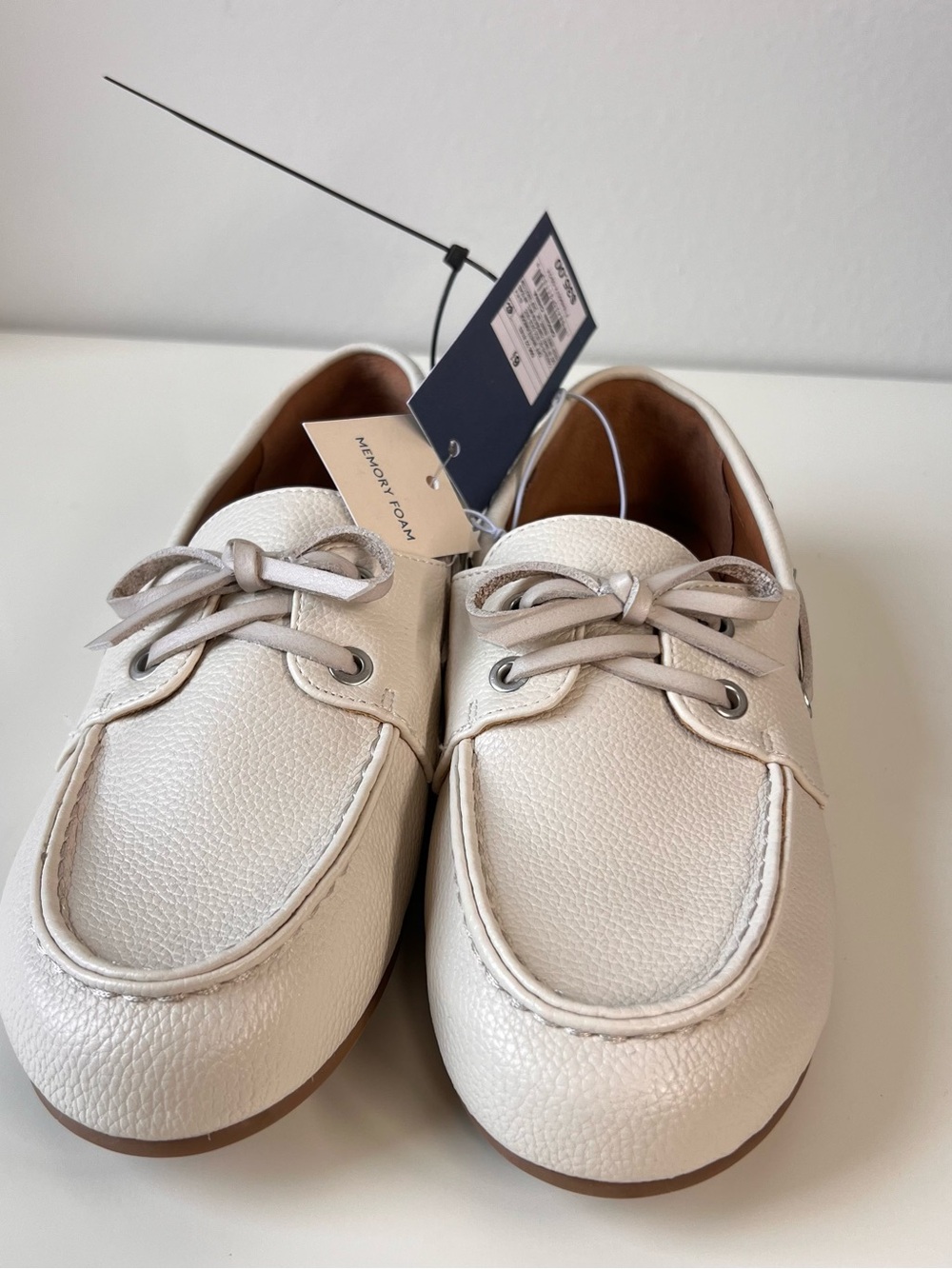 Universal Thread Off White Faux Leather Boat Shoes Memory Foam Size 6.5 NWT